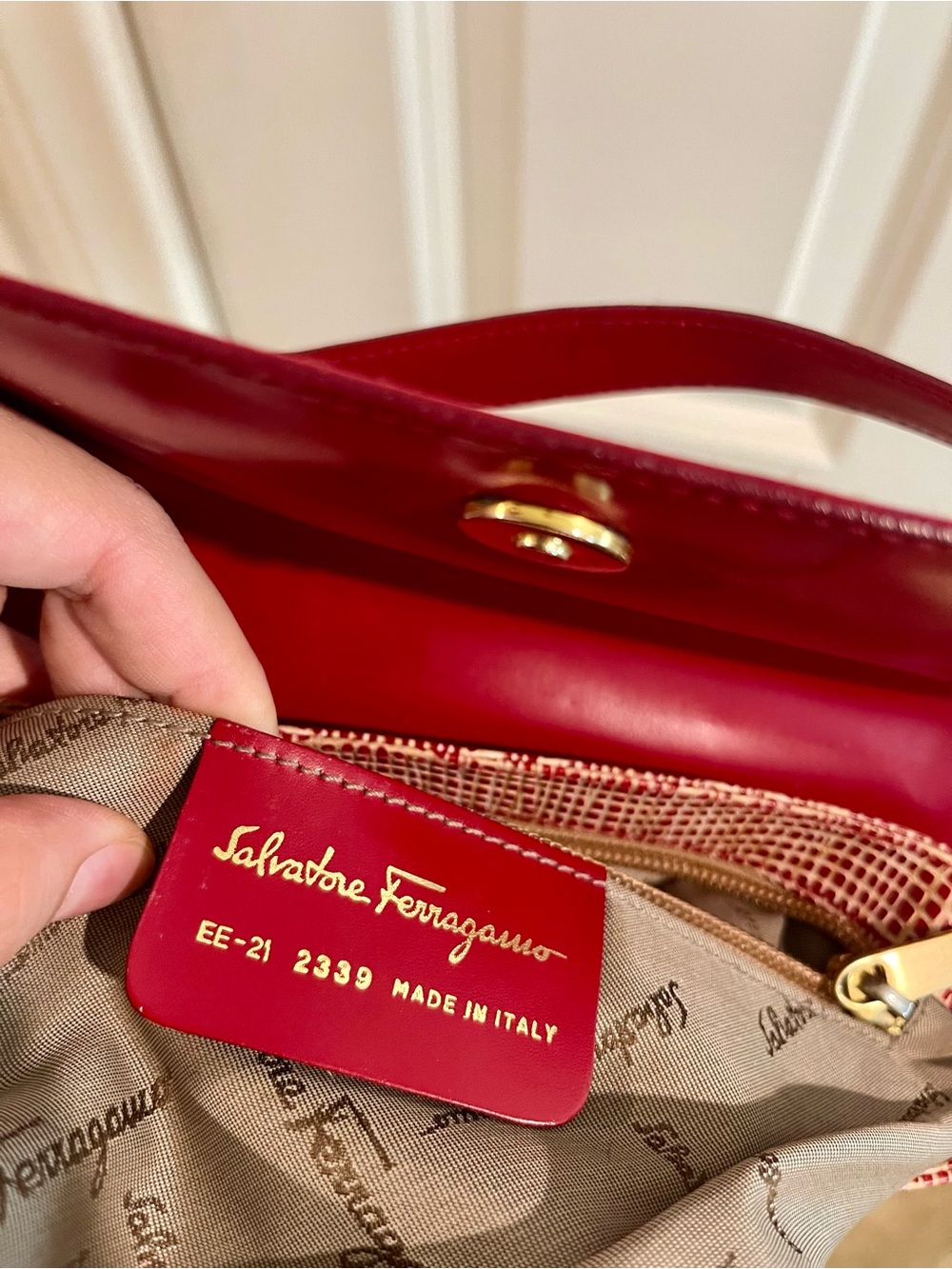 Salvatore Ferragamo Gancini Shoulder Bag Beige Red Leather - Picture 8 of 9